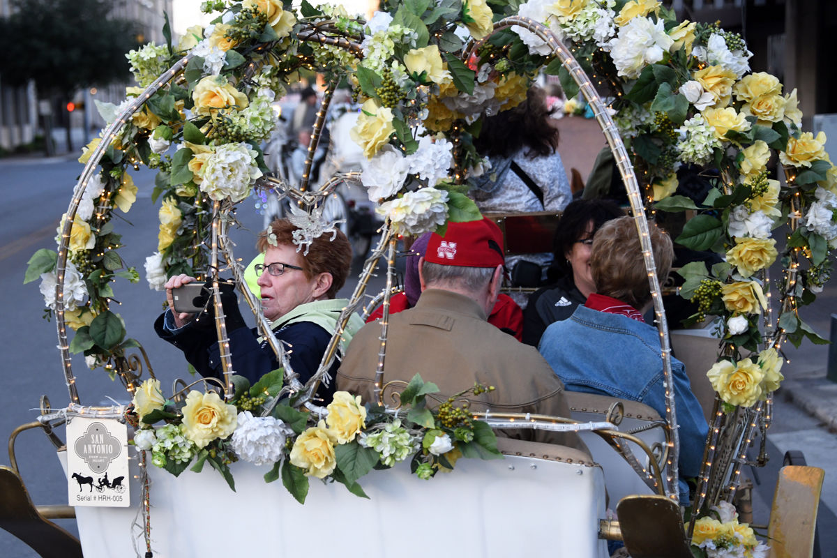 092 Sandi Swanson and others in Cinderella carriage in San Antonio.JPG